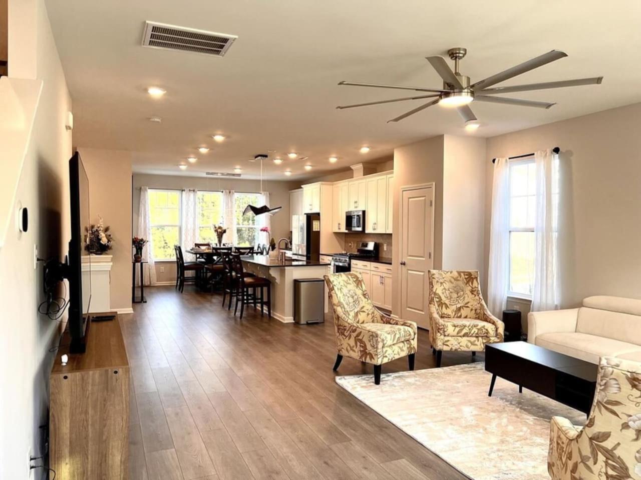 The Villas Buckingham 10 Mins To Rdu Airport Duke Downtown เดอแรม ภายนอก รูปภาพ