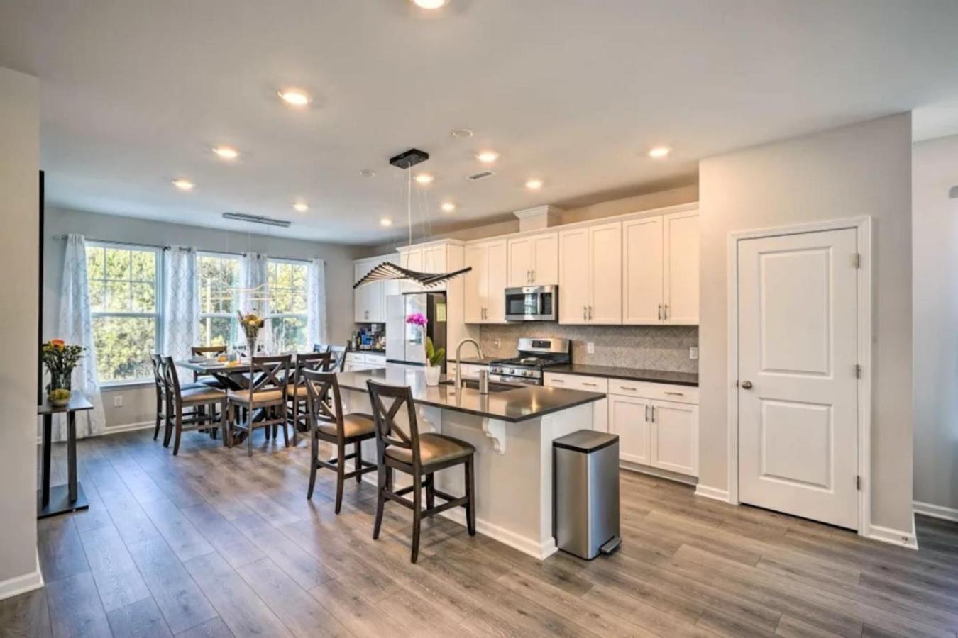 The Villas Buckingham 10 Mins To Rdu Airport Duke Downtown เดอแรม ภายนอก รูปภาพ