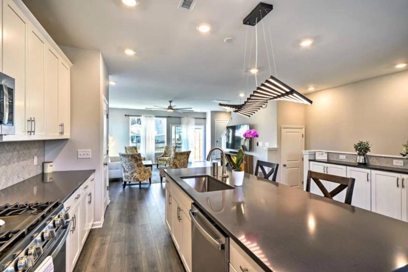The Villas Buckingham 10 Mins To Rdu Airport Duke Downtown เดอแรม ภายนอก รูปภาพ