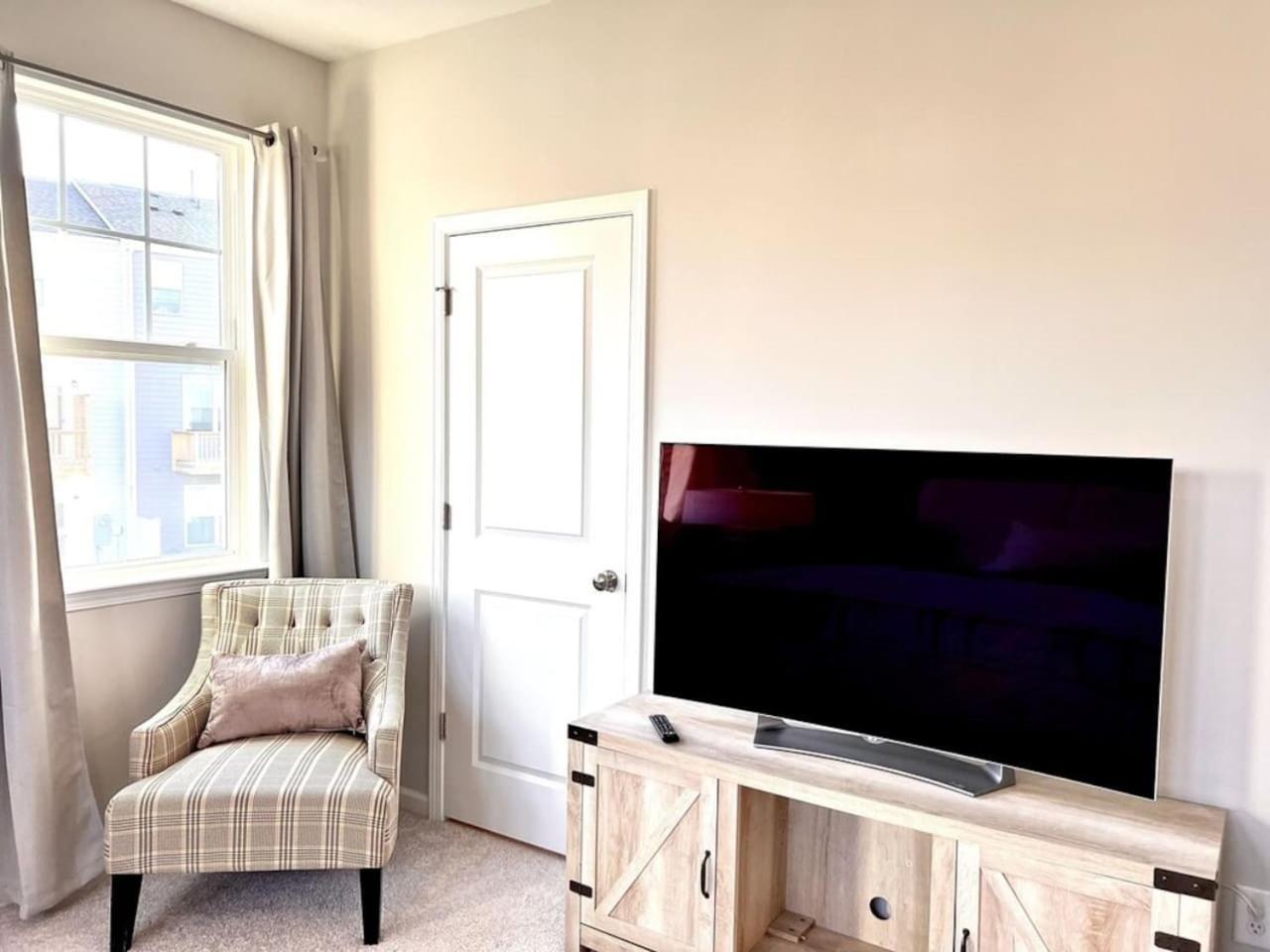 The Villas Buckingham 10 Mins To Rdu Airport Duke Downtown เดอแรม ภายนอก รูปภาพ