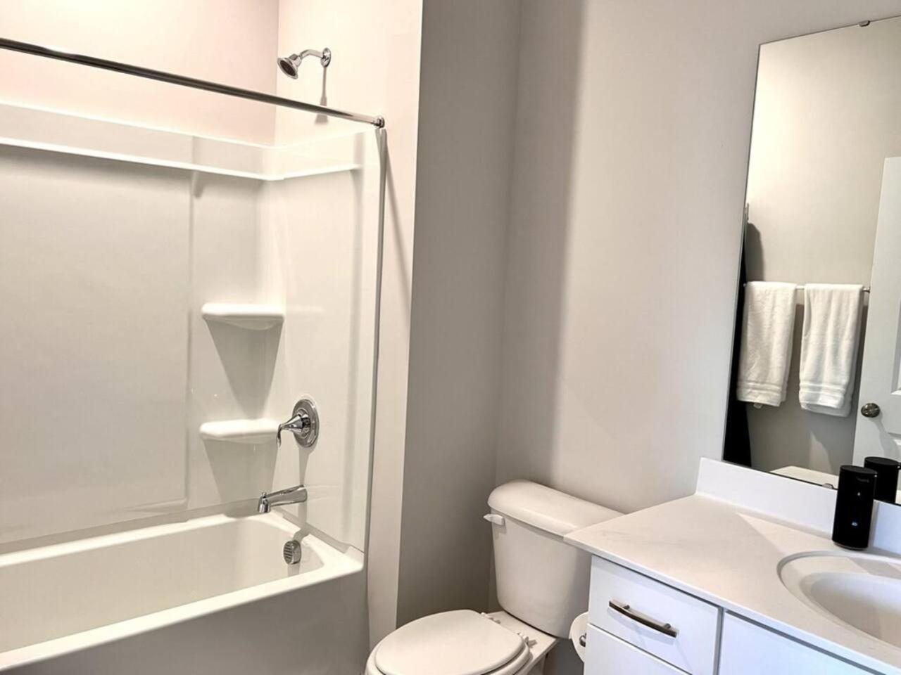 The Villas Buckingham 10 Mins To Rdu Airport Duke Downtown เดอแรม ภายนอก รูปภาพ