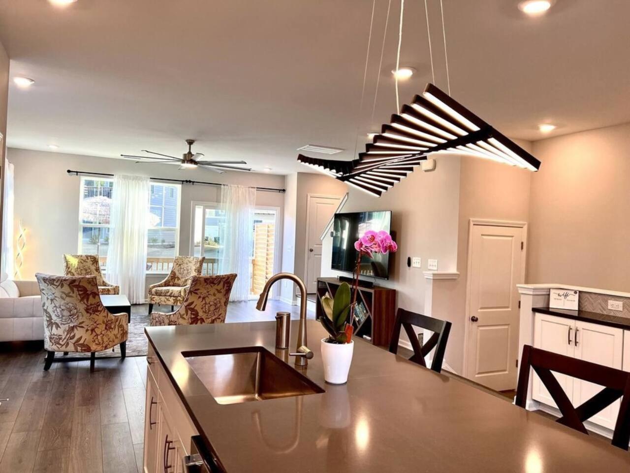 The Villas Buckingham 10 Mins To Rdu Airport Duke Downtown เดอแรม ภายนอก รูปภาพ